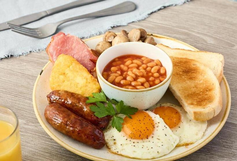 צימר Wharton Park Golf & Country Club