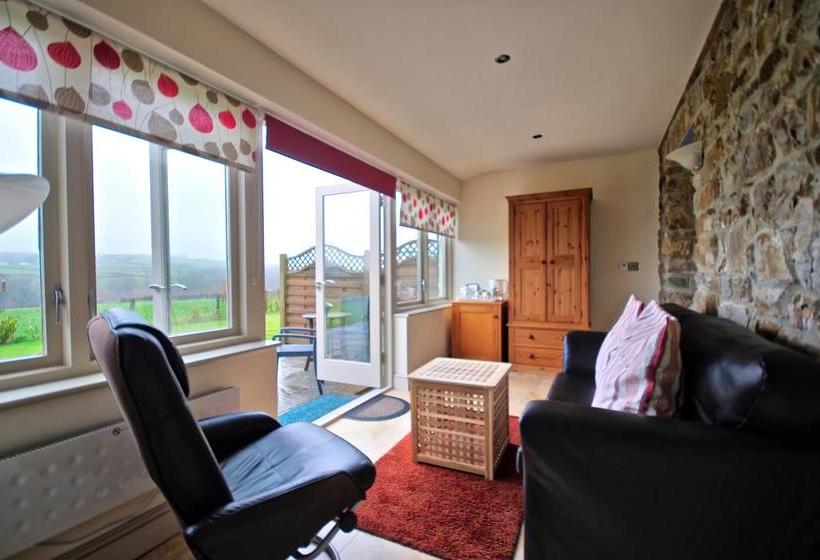 ベッドアンドブレックファースト Canaston Oaks