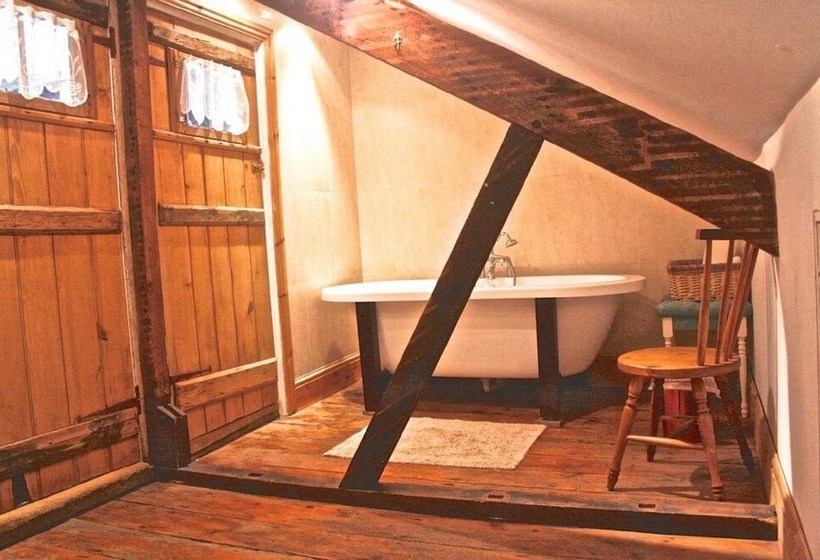 Clotworthy House Bed & Breakfast