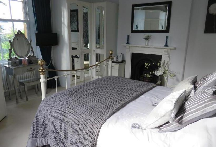 Hollybank Bed And Breakfast