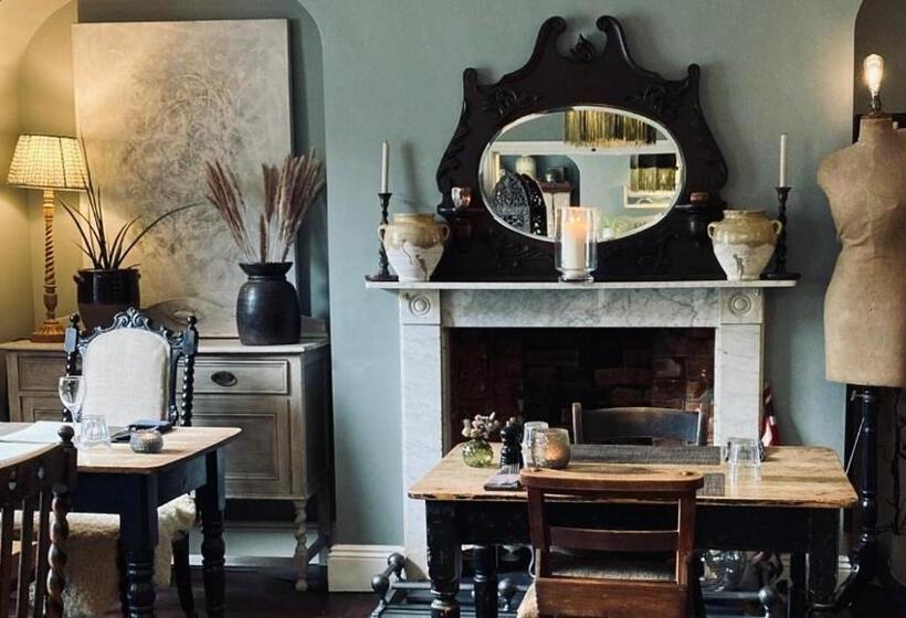 ホテル The Bridge House