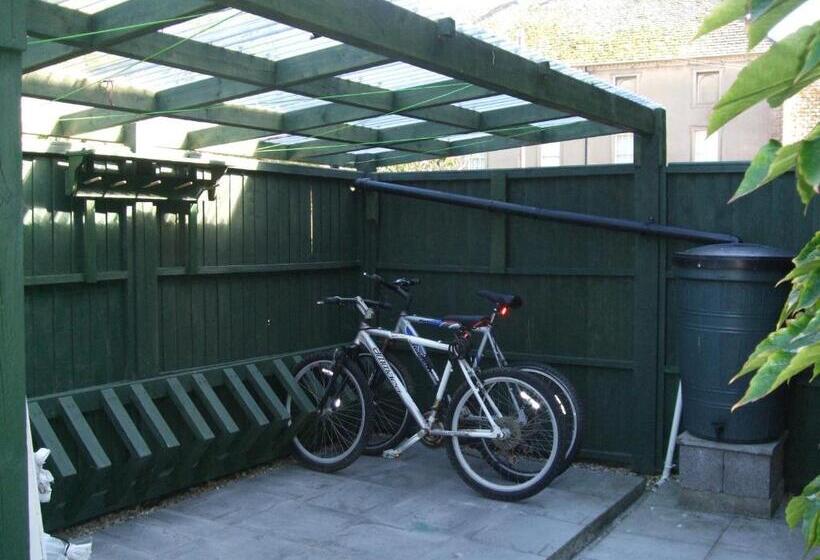 酒店 The Bridge House