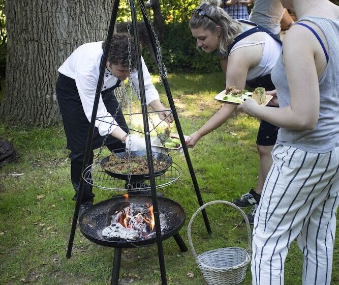 Отель Broomhill Estate