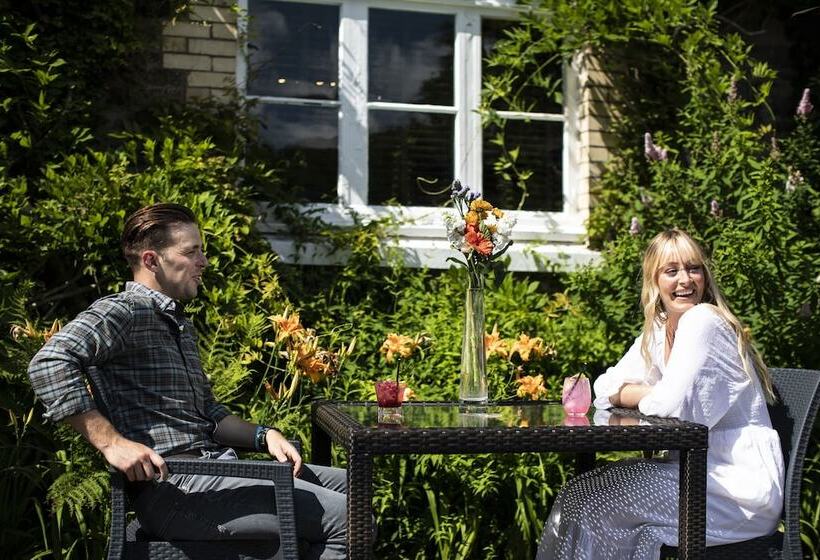 Отель Broomhill Estate