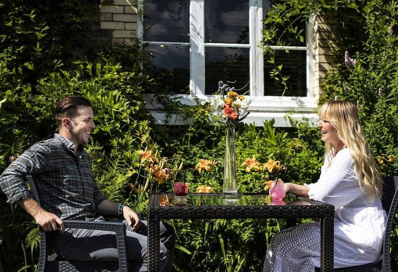 Отель Broomhill Estate