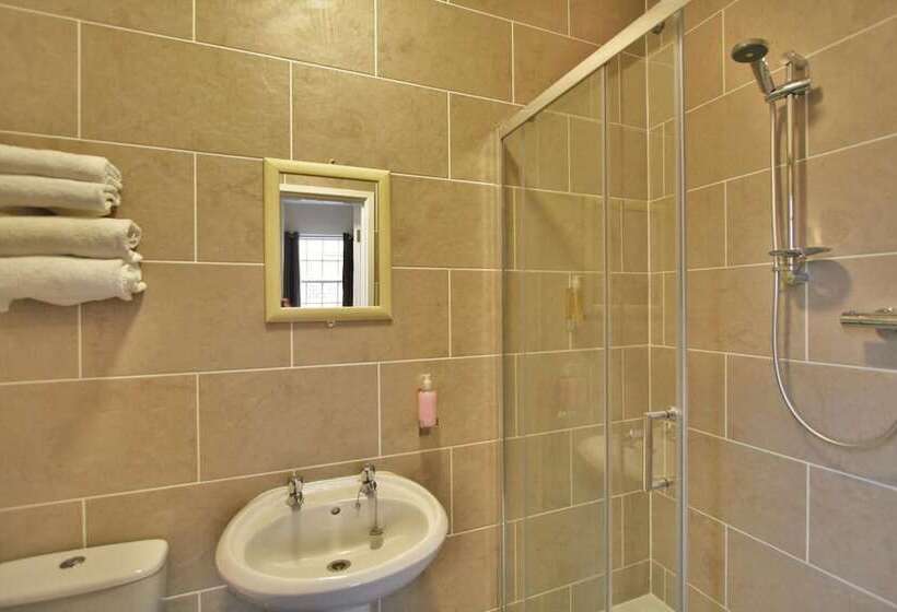 Central Hotel Gloucester By Roomsbooked