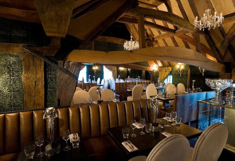 בית מלון כפרי Crazy Bear Beaconsfield