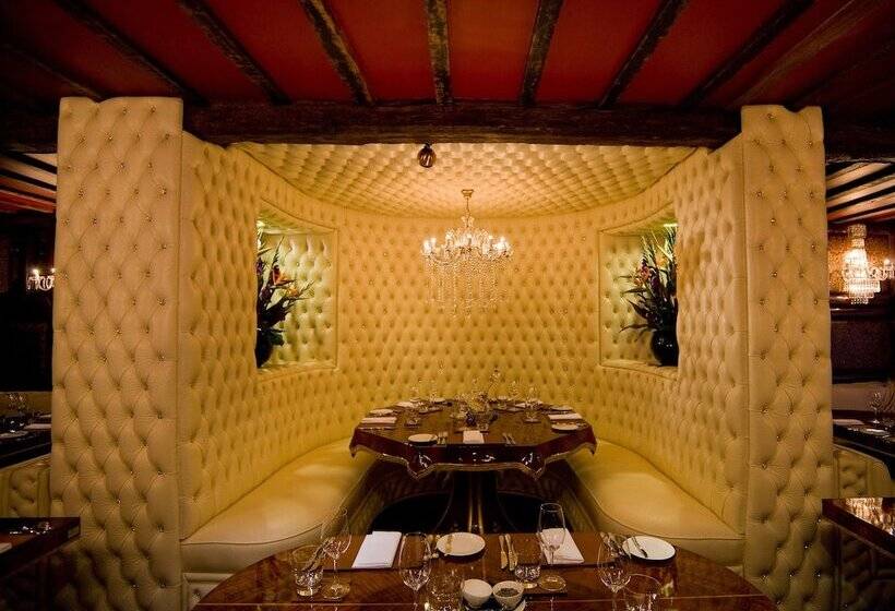 בית מלון כפרי Crazy Bear Beaconsfield