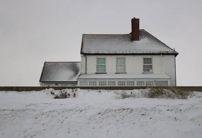 Отель Foreshore House