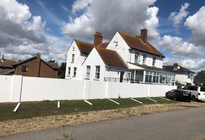 Отель Foreshore House