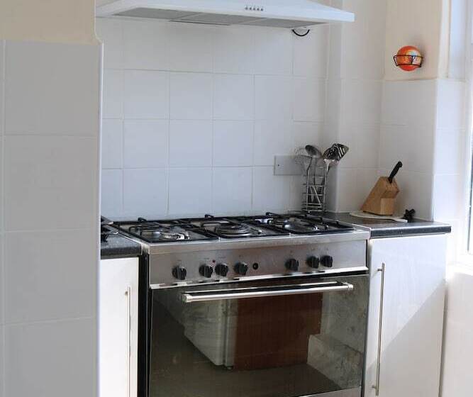 Отель Foreshore House