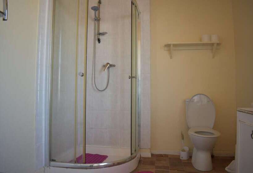 Отель Foreshore House