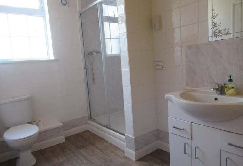 Отель Foreshore House