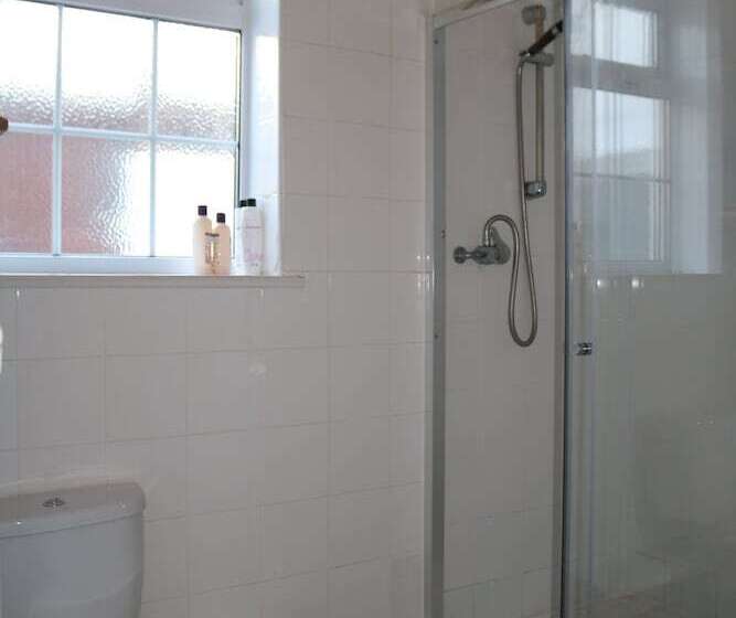 Отель Foreshore House