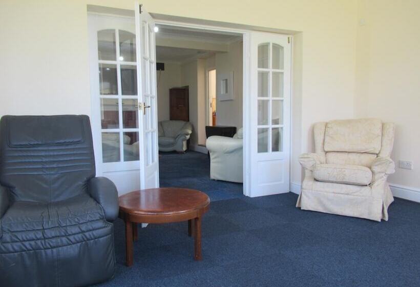 Отель Foreshore House