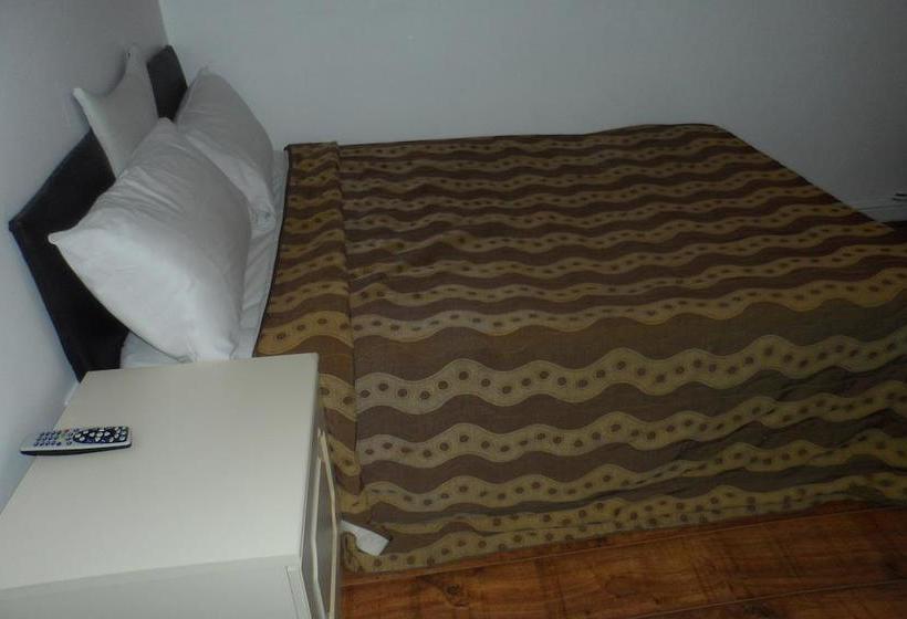 Отель Goddis Lodge