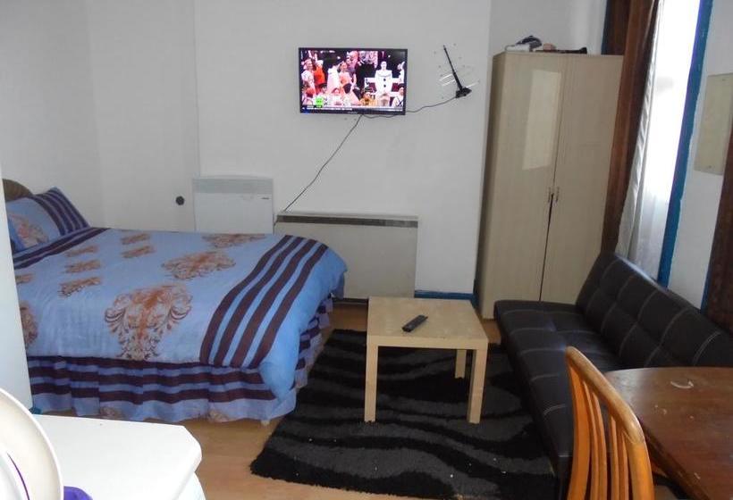 Отель Goddis Lodge