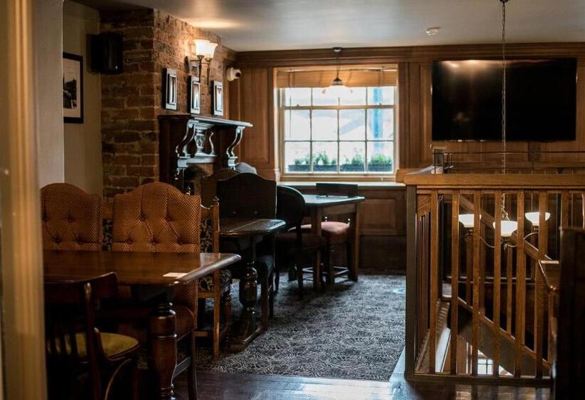 هتل Lower Turks Head