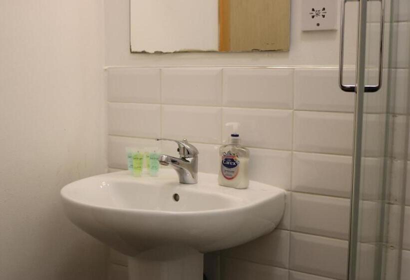 هتل Lower Turks Head