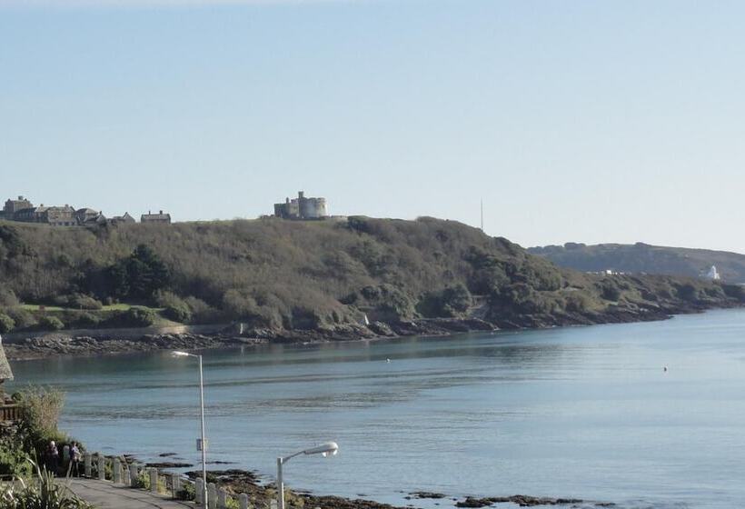 בית מלון כפרי Membly Hall