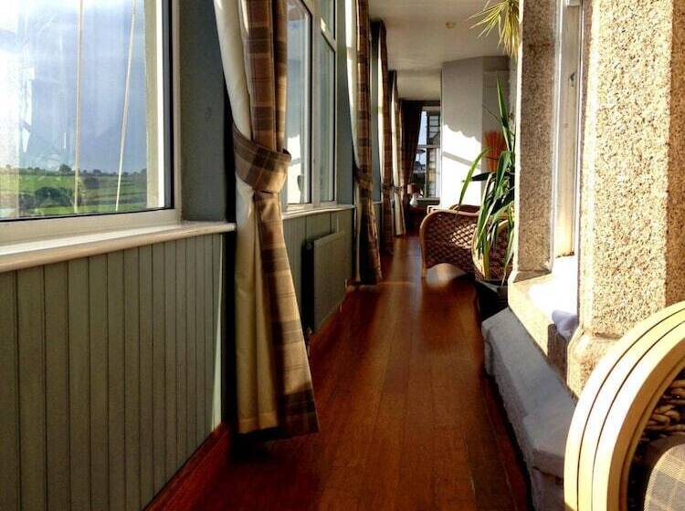 בית מלון כפרי Membly Hall