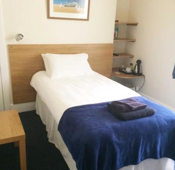 فندق Royal Temple Yacht Club