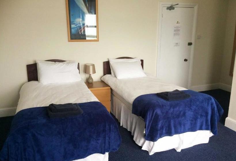 فندق Royal Temple Yacht Club