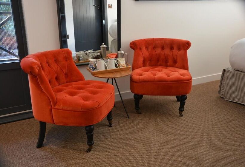 בית מלון כפרי The Boat Inn