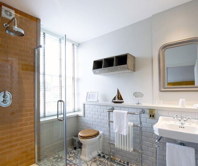 ホテル The Coach House