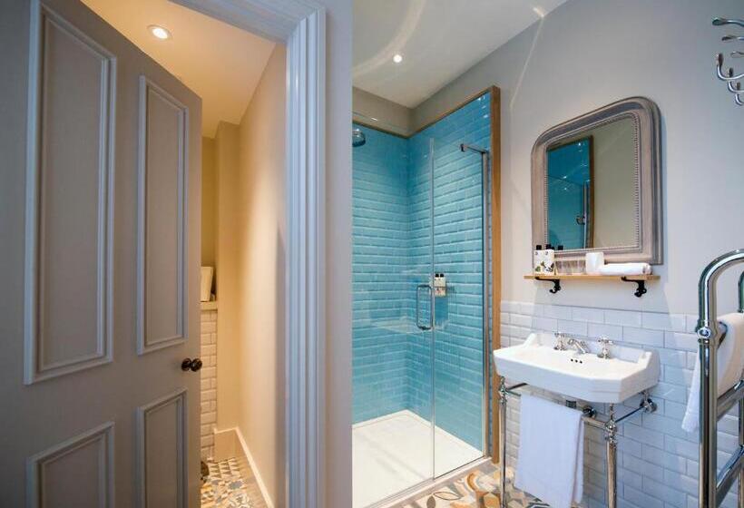 فندق The Coach House