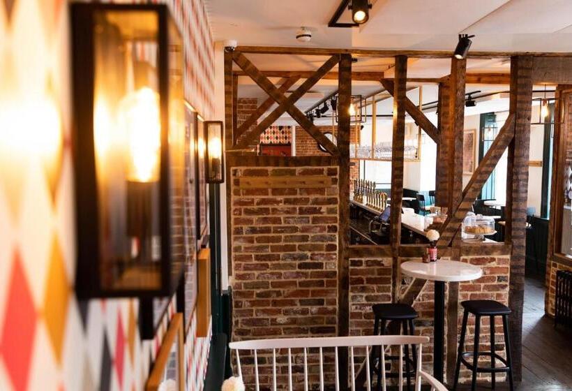 ホテル The Coach House