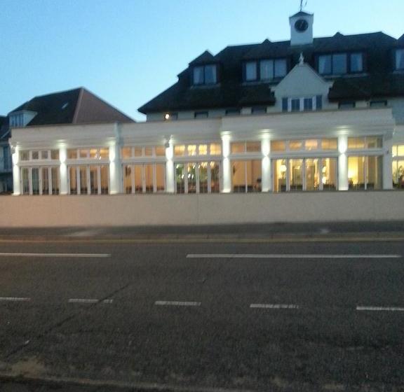 בית מלון כפרי The Fairways