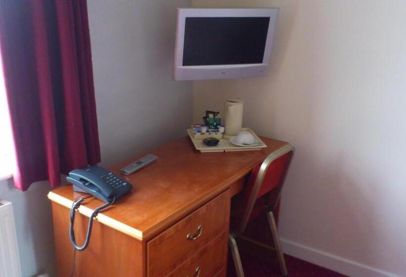 Отель The Griffin