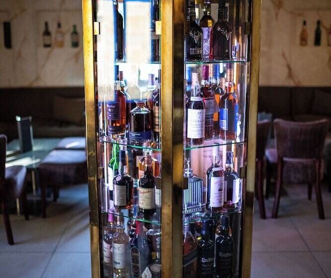 Отель The Mansefield