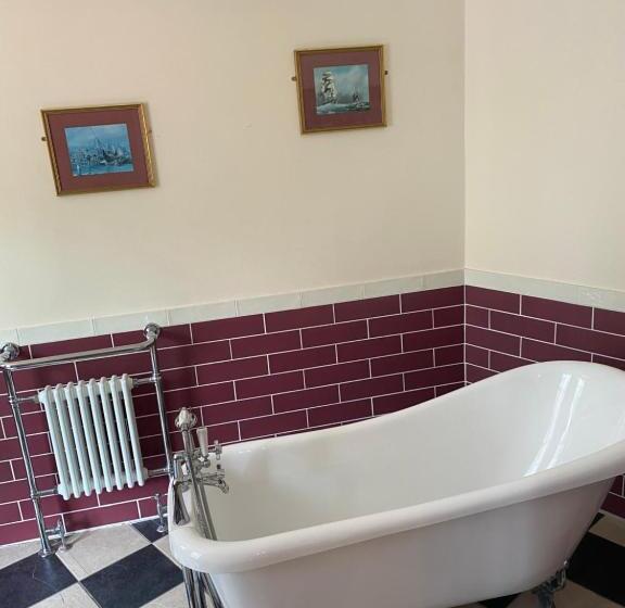 בית מלון כפרי The Royal Victoria & Bull