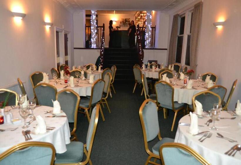 Отель The Victoria