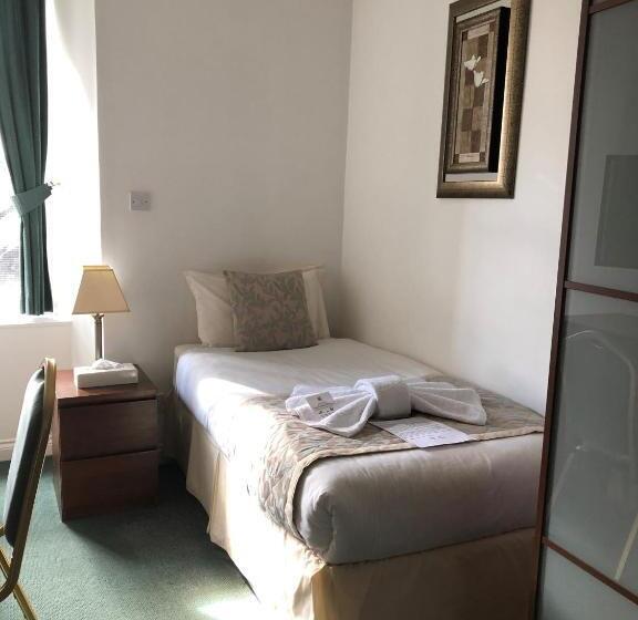 Отель The Victoria