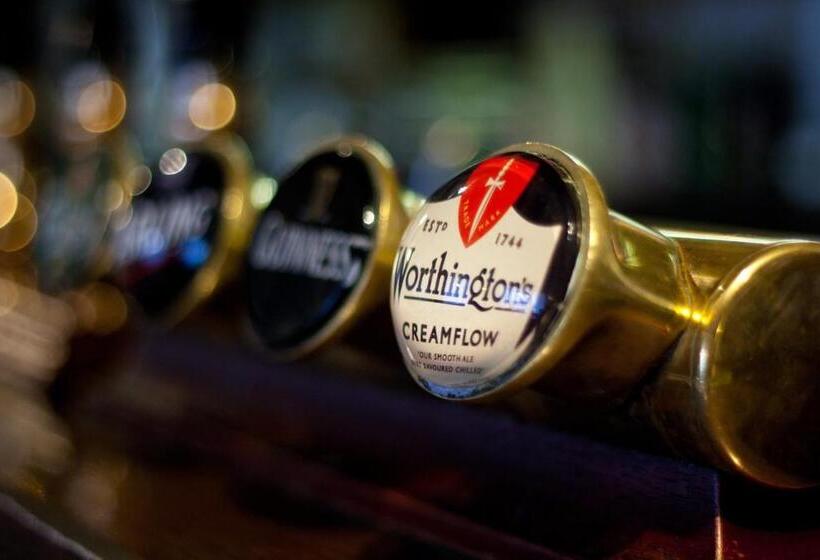 Отель The White Lion