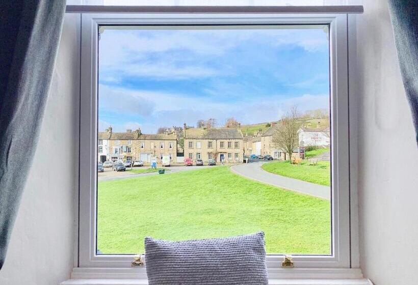 Ivy Cottage Bed & Breakfast