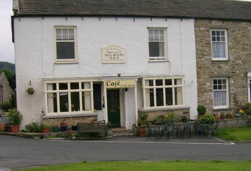 Ivy Cottage Bed & Breakfast