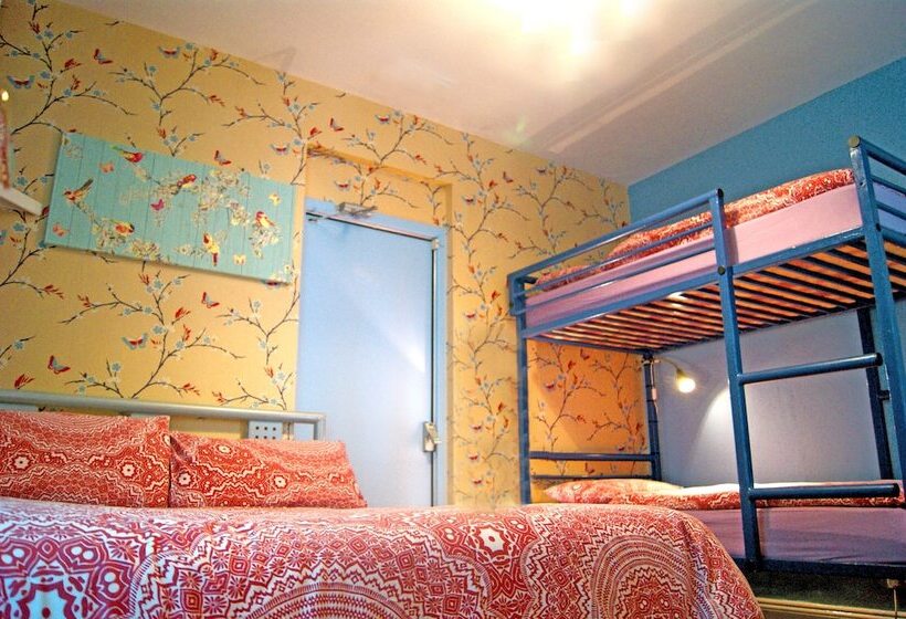 Portrush Holiday Hostel Guesthouse