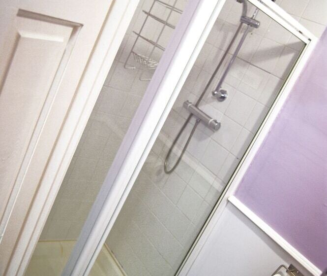 Portrush Holiday Hostel Guesthouse