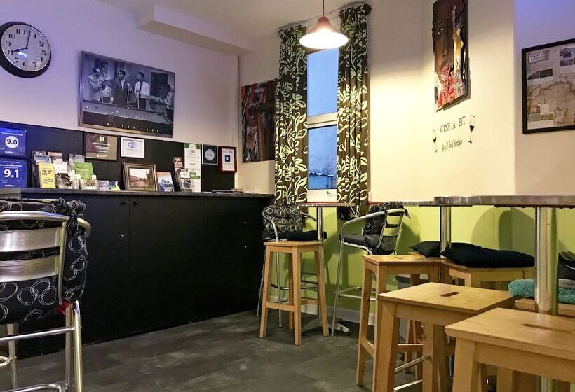 Portrush Holiday Hostel Guesthouse