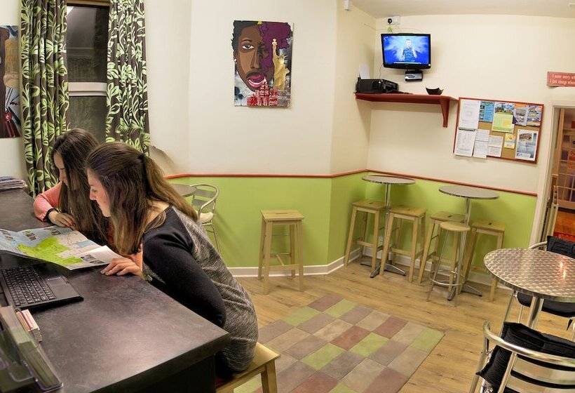 Portrush Holiday Hostel Guesthouse