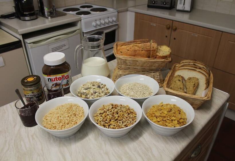 Portrush Holiday Hostel Guesthouse