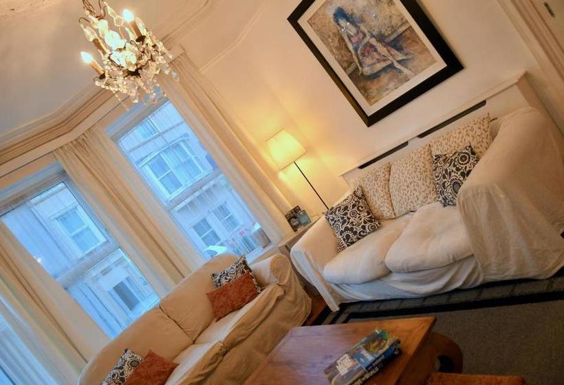 ユースホステル Portrush Townhouse