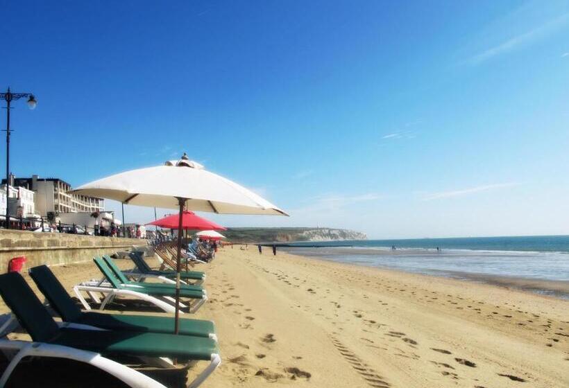 Sandringham Hotel   Seafront, Sandown   Free Car Ferry