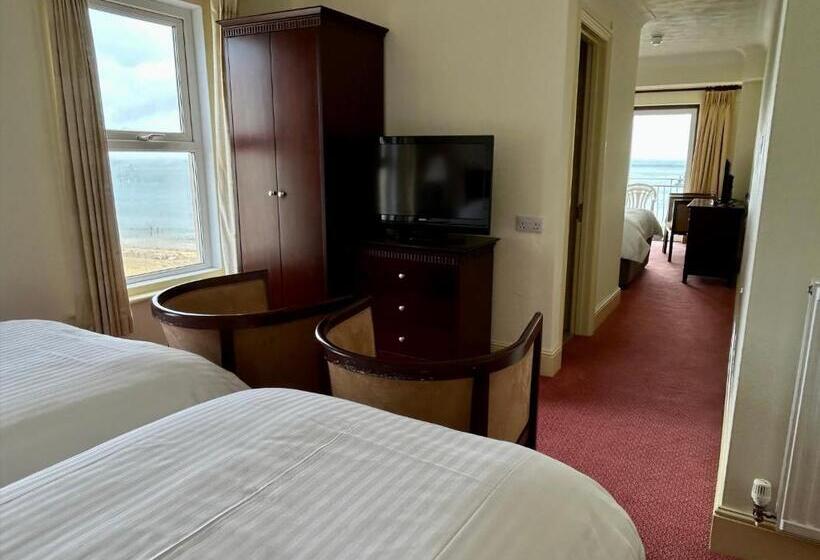 Sandringham Hotel   Seafront, Sandown   Free Car Ferry