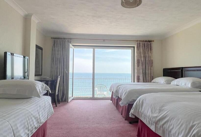 Sandringham Hotel   Seafront, Sandown   Free Car Ferry