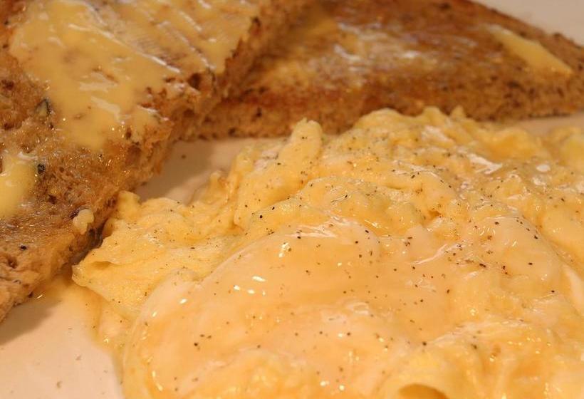 تختخواب و صبحانه The Swallows B And B